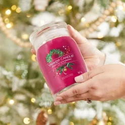 Yankee Candle Signature Large Jar Sparkling Winterberry 567g